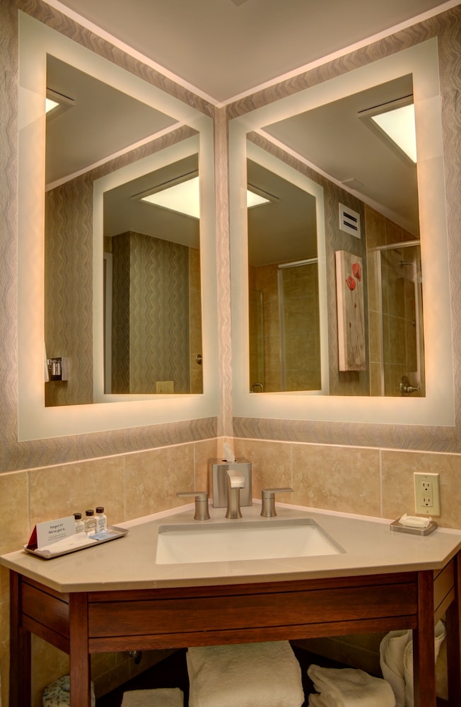 Crowne Plaza Knoxville Downtown University by IHG - photo 14