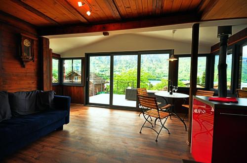 Lake View Chalet — Bonigen — photo 2