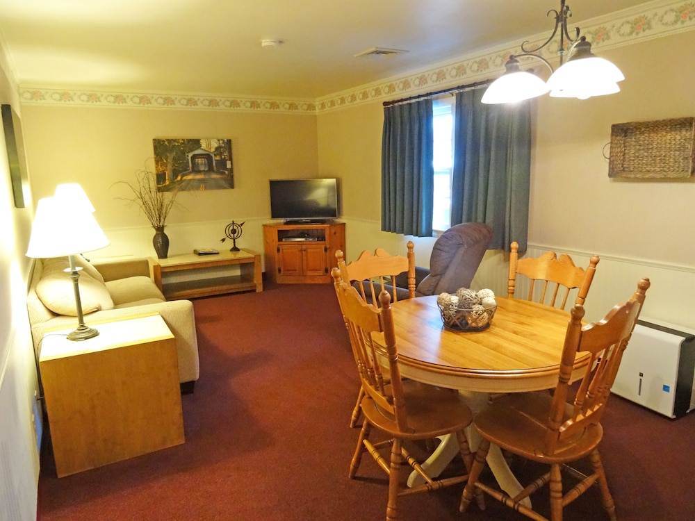 Amish Country Motel - photo 27