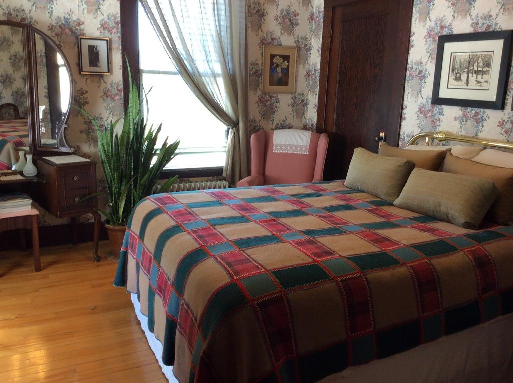 Auberge Taylor Manor — 4-Star Luxury Hotel in Saint-Georges, Canada