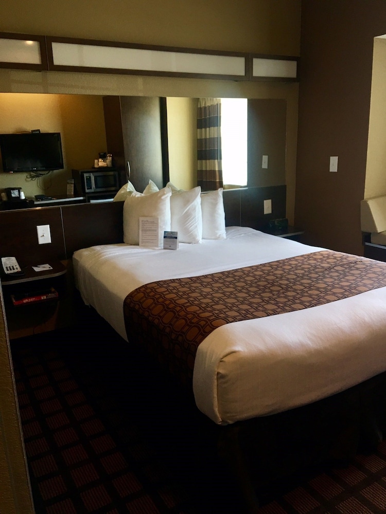 Microtel Inn And Suites Minot - photo 4