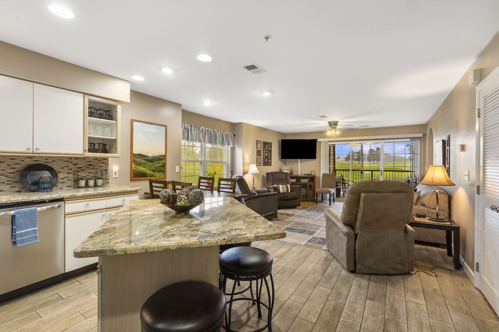 Veltings Golf View Getaway Holiday Hills Branson Golf Resort Outdoor Pools - photo 15