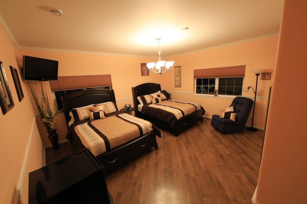 Aurora Pioneer Manor - photo 2