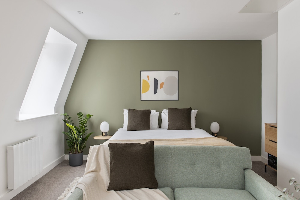 SACO Manchester Piccadilly Place — 4-Star Luxury Hotel in Manchester, United Kingdom