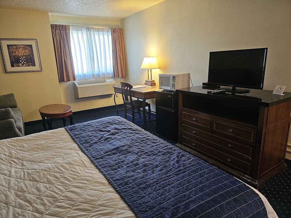 Broadway Inn Conference Center - photo 17