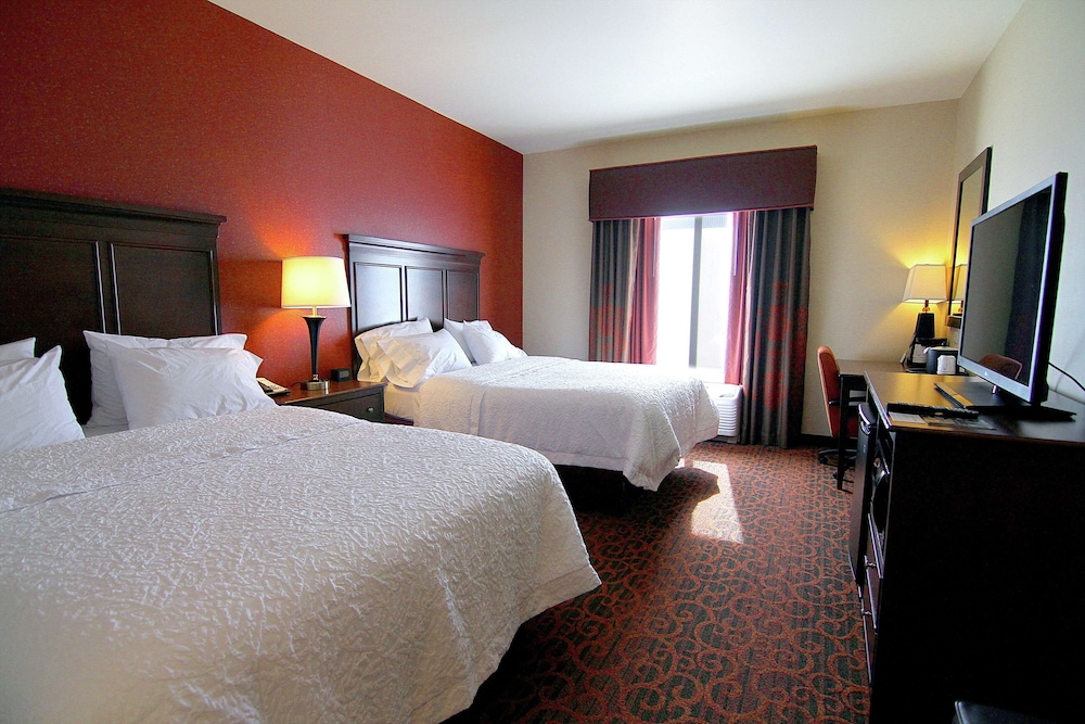 Hampton Inn & Suites Grand Forks - photo 13
