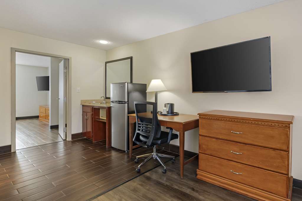 Best Western Shelbyville Inn and Suites Celebration Inn - photo 18