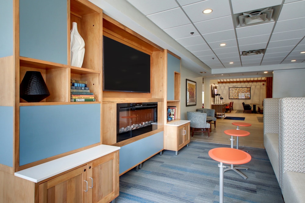 Holiday Inn Express & Suites Aurora Naperville by IHG - photo 64