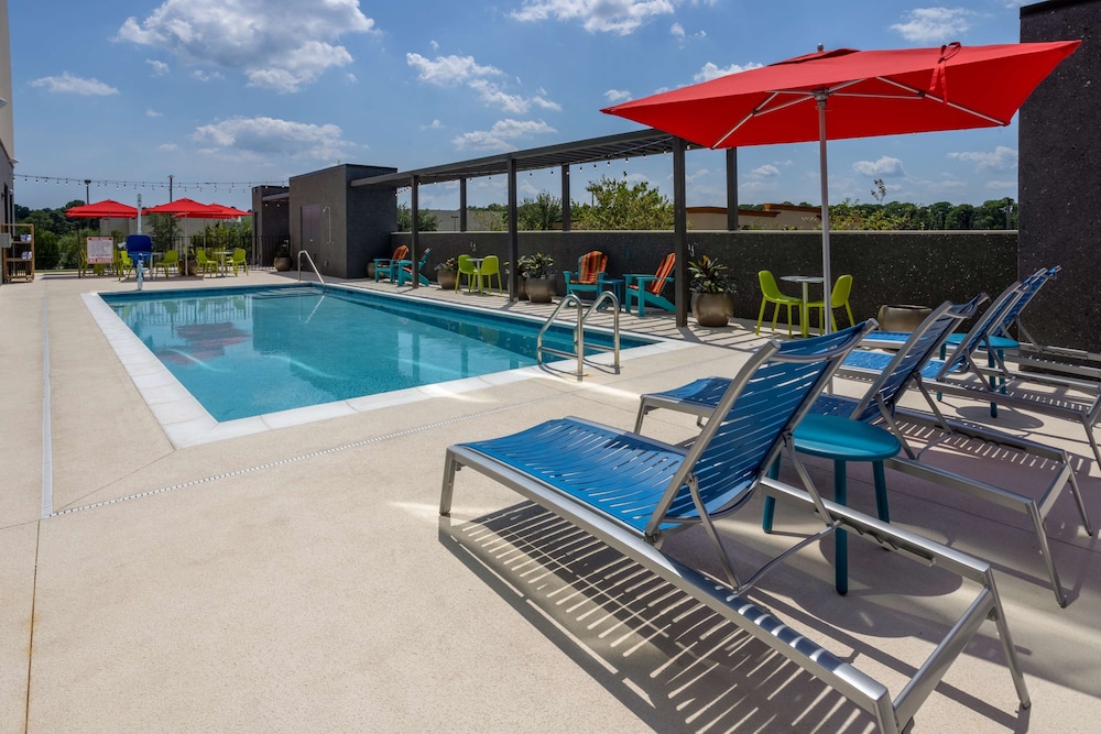 Tru by Hilton Pensacola Airport Medical Center - photo 27