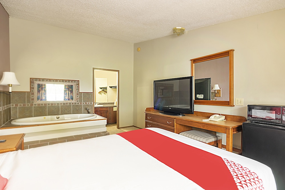 OYO Hotel Daleville AL Hwy 84 - photo 25
