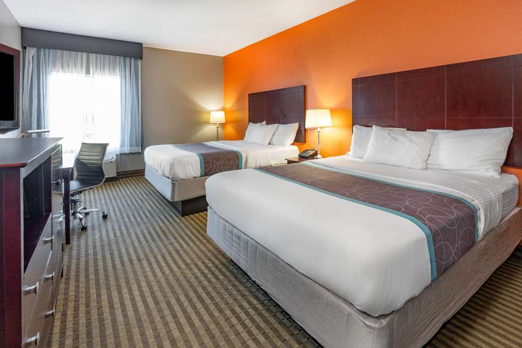 La Quinta Inn & Suites by Wyndham Houston Bush Intl Airpt E - photo 18