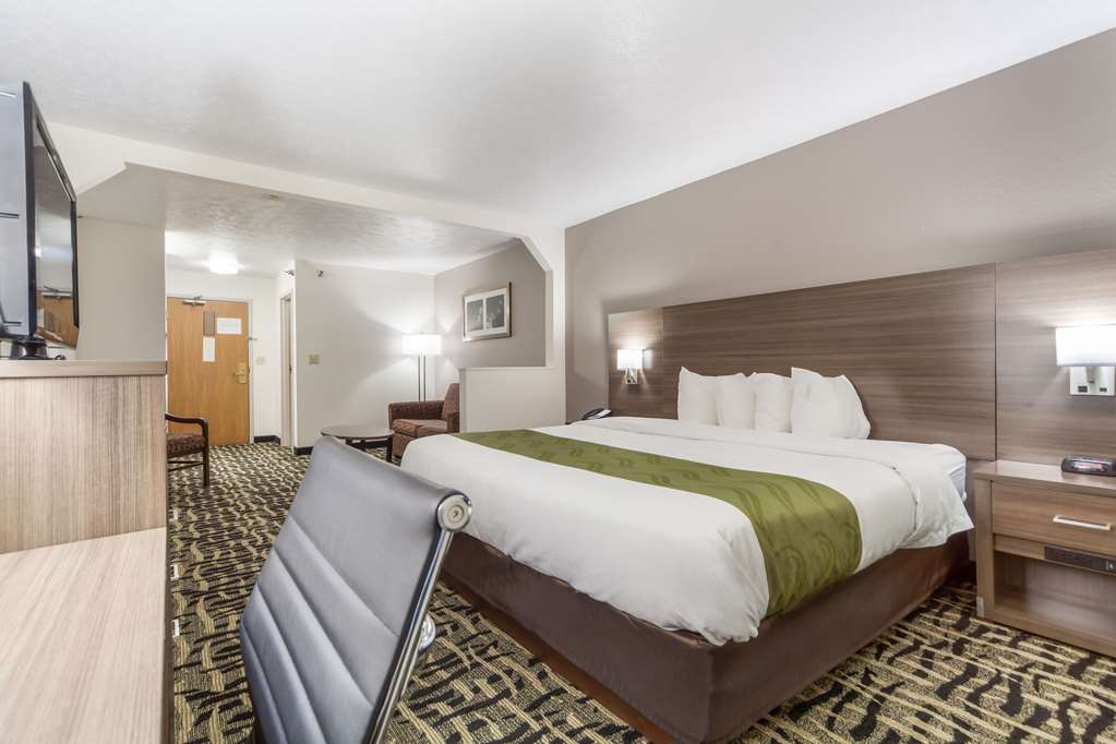 Quality Inn & Suites Omaha Chalco - photo 19