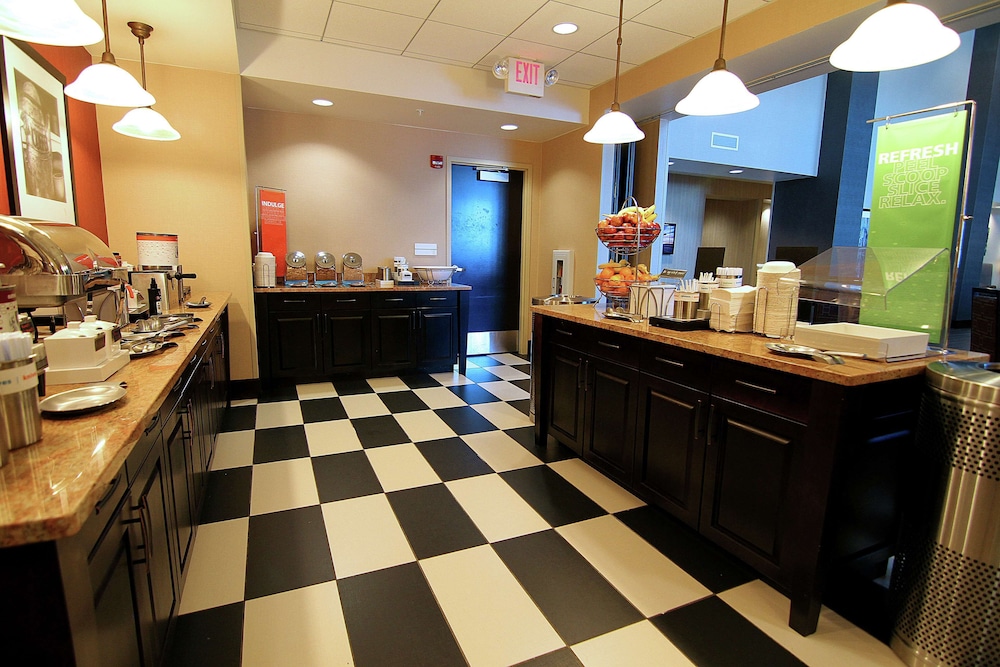 Hampton Inn & Suites Grand Forks - photo 30