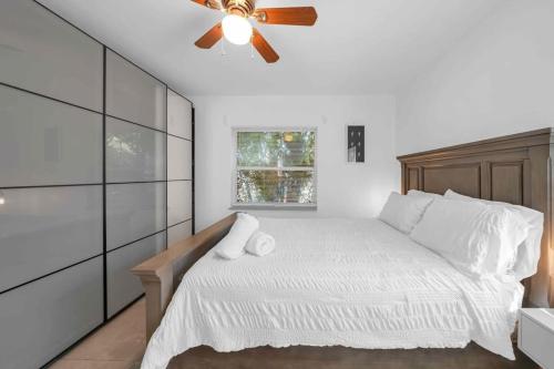 Renovated Gem: Prime Spotless Ideal in Miami, United States