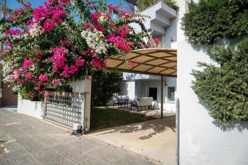 Pame Rentals Cozy Glyfada Stay with Free Parking — 4-Star Luxury Hotel in Athens, Greece
