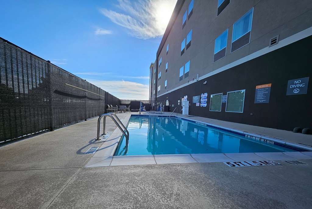 La Quinta Inn & Suites by Wyndham Red Oak TX IH 35E - photo 22
