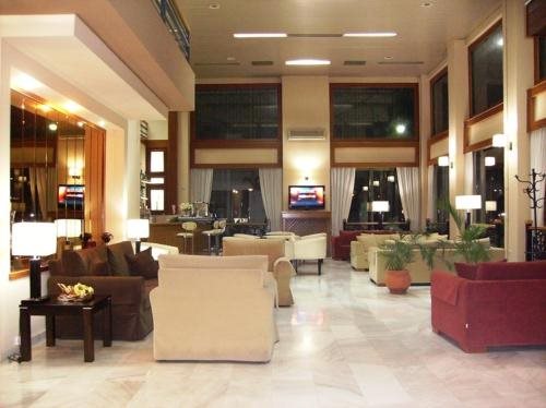 Hotel Pantheon — hotel in Pyrgos
