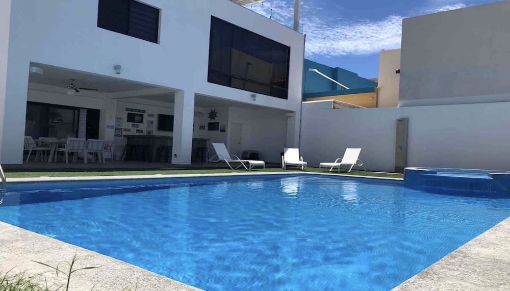 Big House Pool Grill 4 Bedrooms 12 ppl AC Ocean view TV WIFI — 4-Star Luxury Hotel in Heroica Guaymas, Mexico