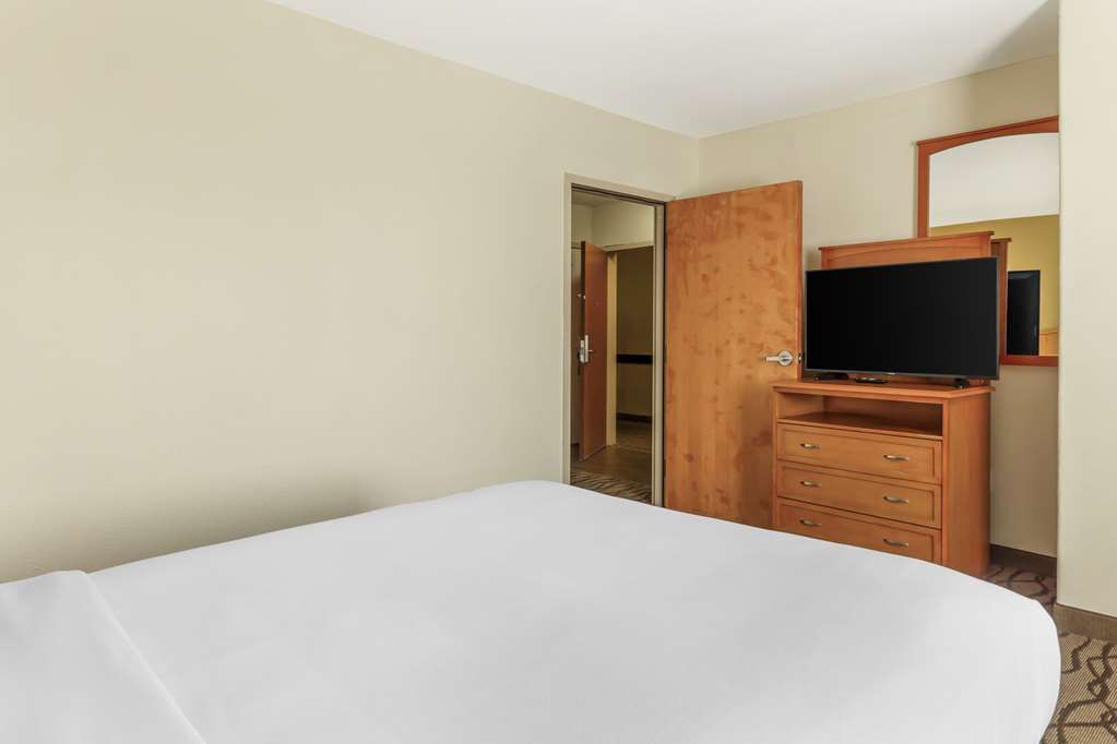 Comfort Inn & Suites Chesapeake Portsmouth - photo 21