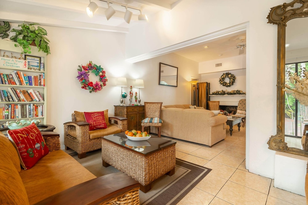 Suite Dreams Inn by the Beach - photo 5