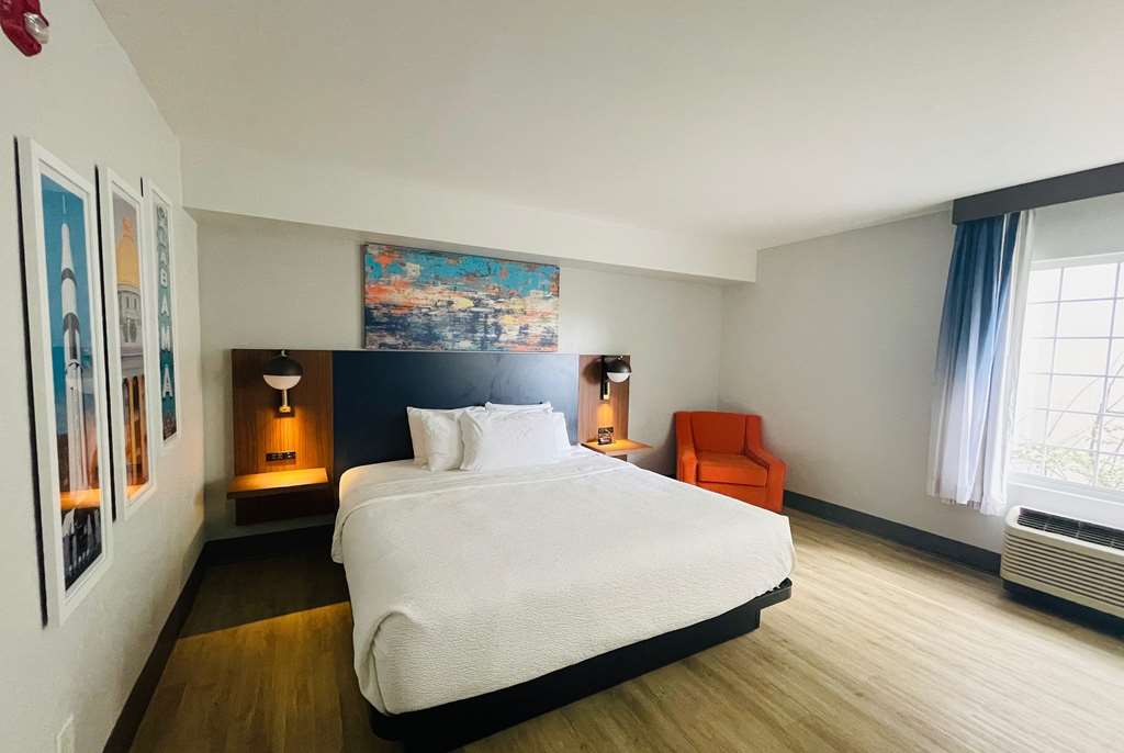 La Quinta Inn & Suites by Wyndham Birmingham Homewood - photo 17