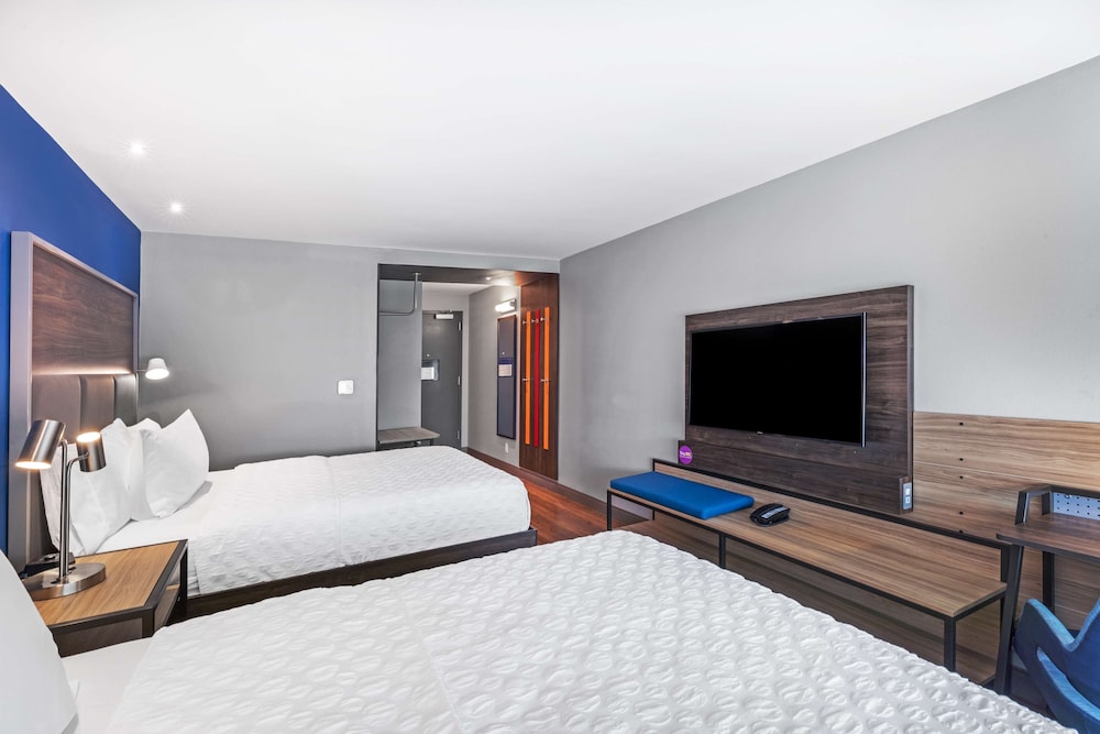 Tru by Hilton Laredo Airport - photo 13