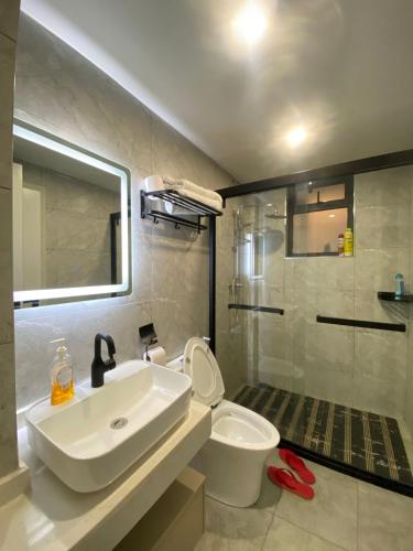Kingsley Manor Perry Suites