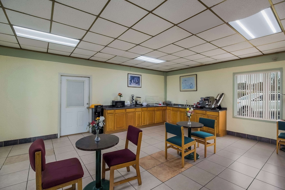 Rodeway Inn Conference Center - photo 28
