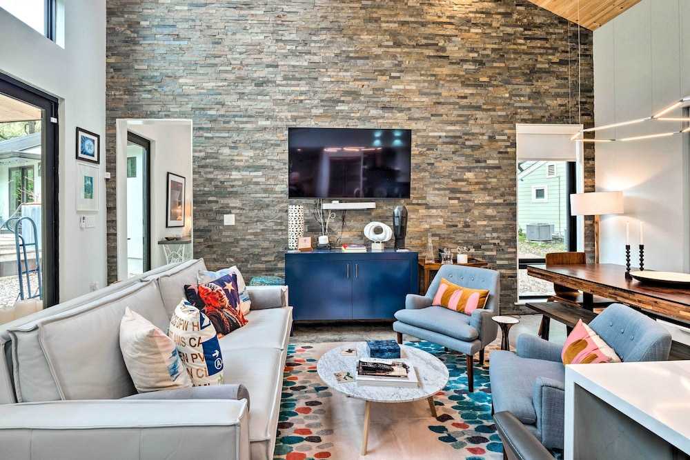 Stunning Austin Retreat w Pool 5 Mi to Downtown