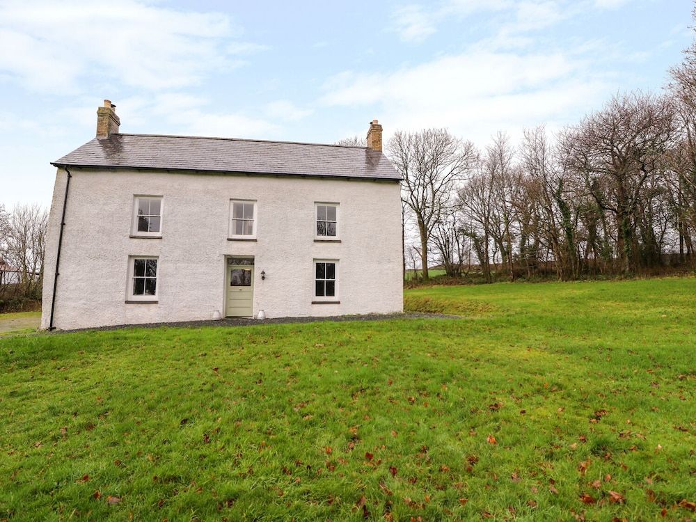 Llwyncadfor Farm - carbon neutral hotel in Llandysul