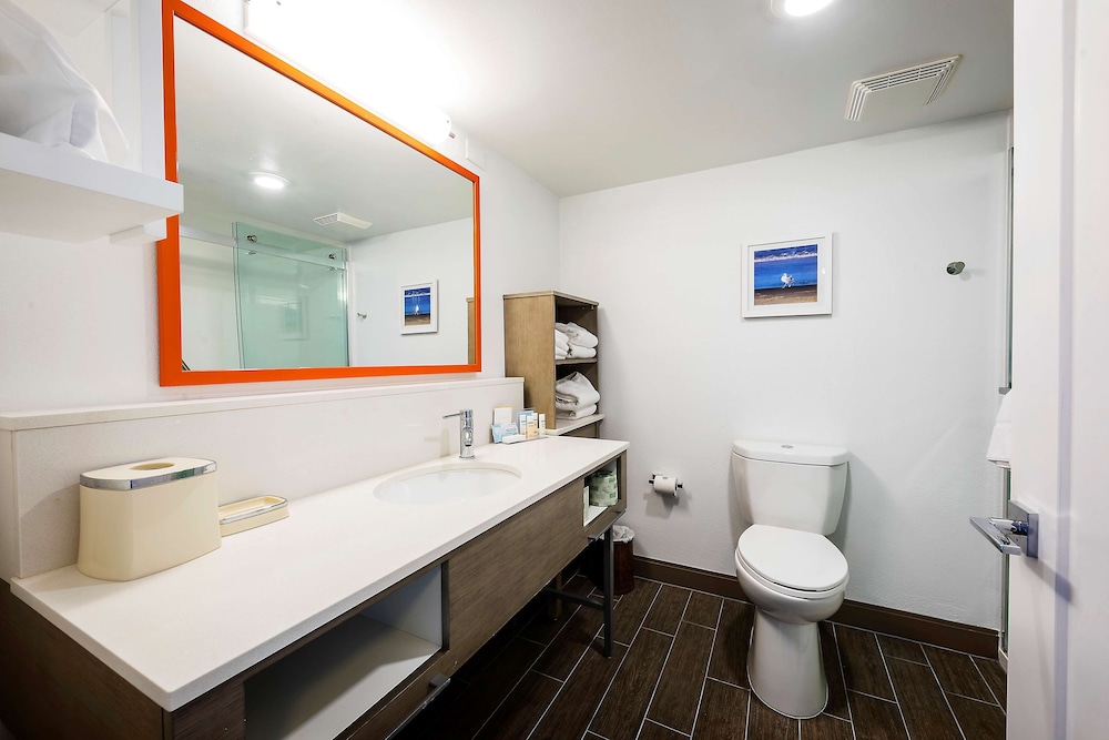 Hampton Inn Virginia Beach Oceanfront North - photo 43
