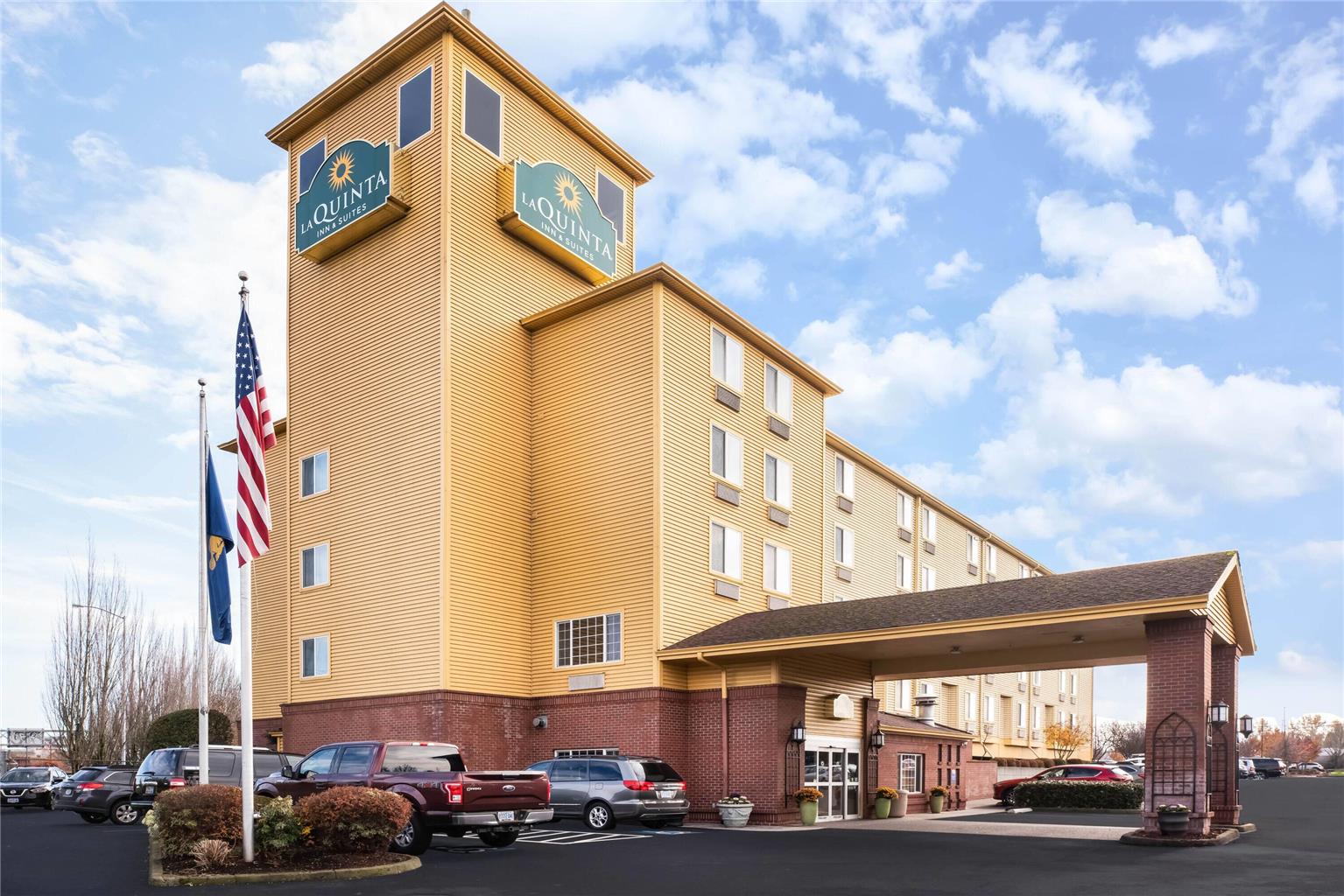 La Quinta Inn & Suites by Wyndham Portland Airport - photo 2