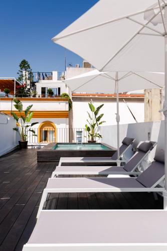 Lujoso apartamento con piscina compartida 1 — 4-Star Luxury Hotel in Sevilla, Spain