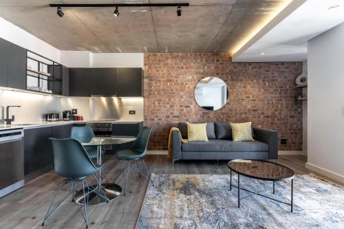 The Signature 410:Central Modern Aprt with Parking