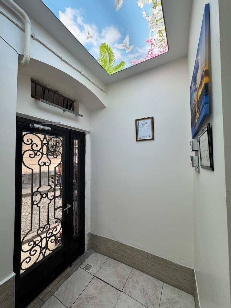 Cem Apart — 4-Star Luxury Hotel in Istanbul, Turkey