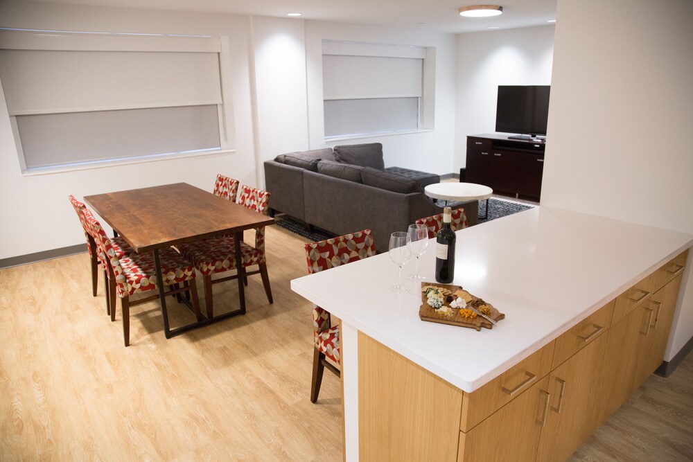 The University of Georgia Center for Continuing Education & Hotel - photo 34