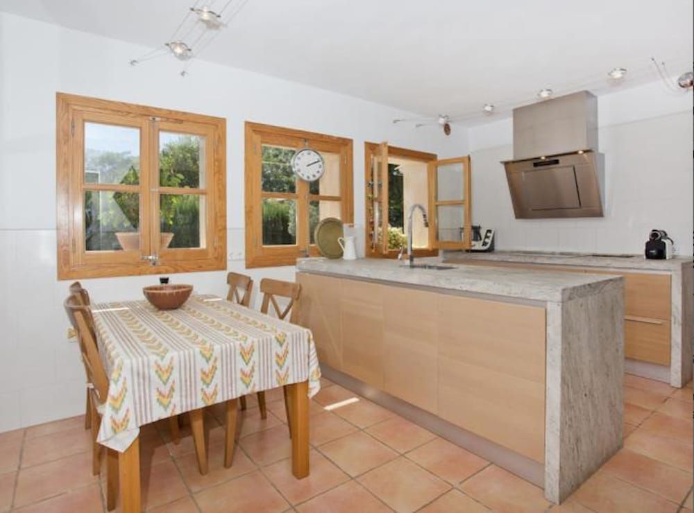 Villa Puigpunyent Tramuntana — 4-Star Luxury Hotel in Puigpunyent, Spain