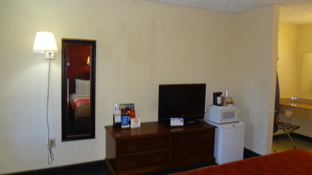 Econo Lodge Colonial - photo 3
