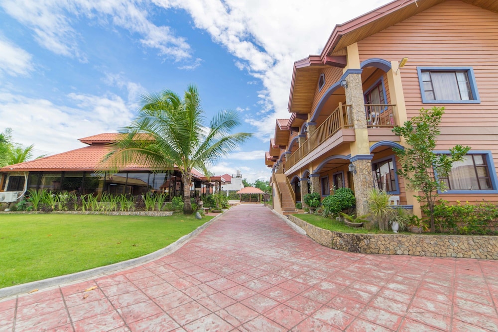 RedDoorz Plus @ Starhomes Olivianville in Tarlac City, Philippines