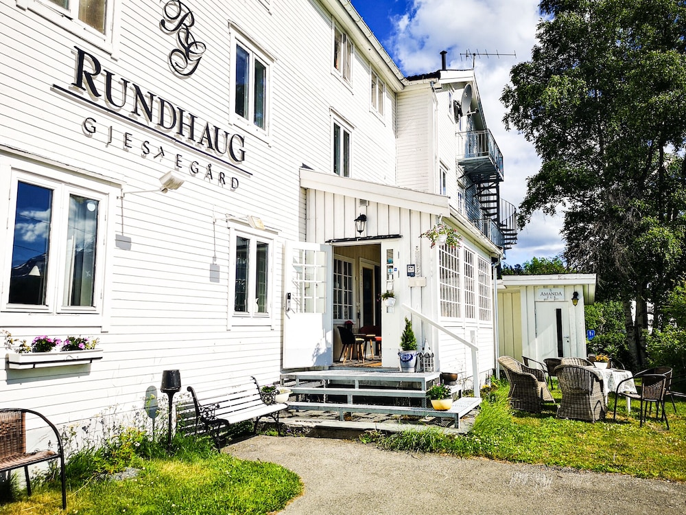 Rundhaug Gjestegård — hotel near Bardufoss Airport