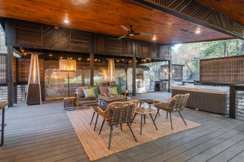 Easy Tiger Modern Elegance Hot Tub Outdoor Fire Table Serene Forest Views Blue Ridge GA in Blue Ridge, United States