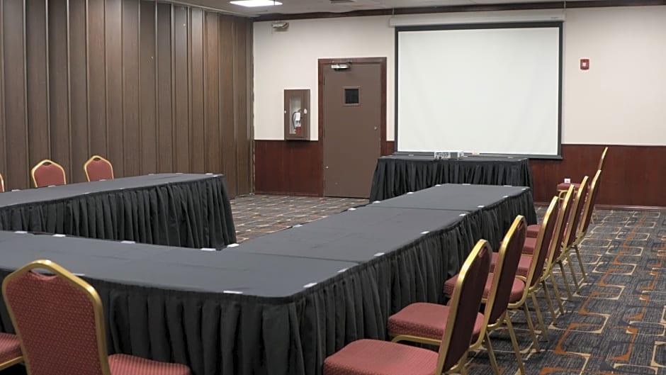 Ramada by Wyndham Medford Hotel and Conference Center - photo 23