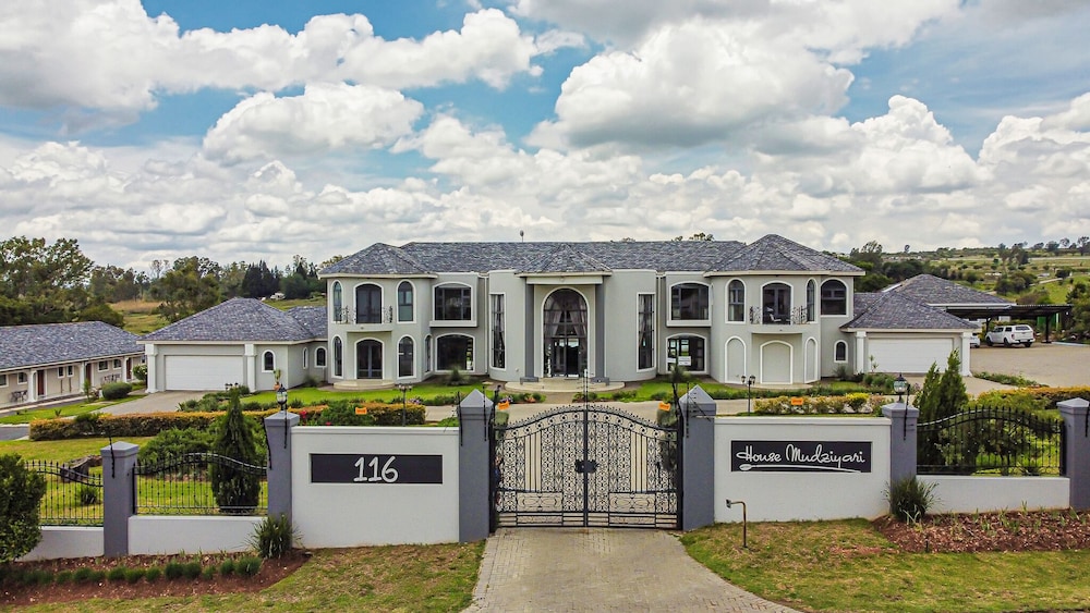 Villa Tasha Luxury suites — 4-Star Luxury Hotel in Johannesburg, South Africa