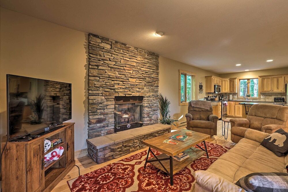 2 Mi to Beech Mtn Resort: Cabin w Deck & Grill - photo 2