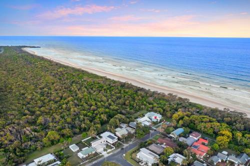 Pangkarra Stunning Beach House Family friendly — 4-Star Luxury Hotel in Pottsville, Australia