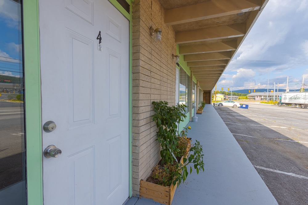 Sonrise Inn Lincoln Hwy By OYO - photo 76