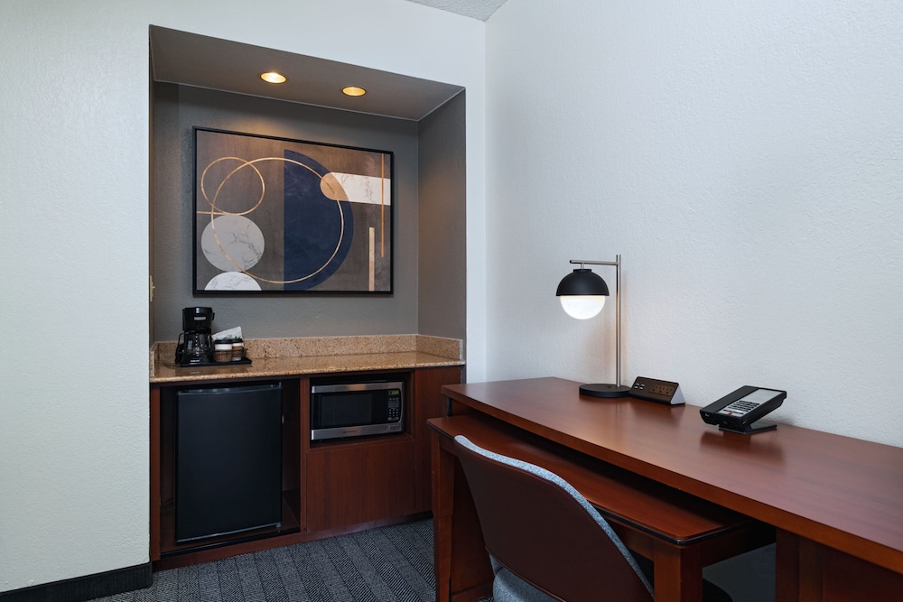 Courtyard by Marriott Dallas Richardson at Spring Valley - photo 9