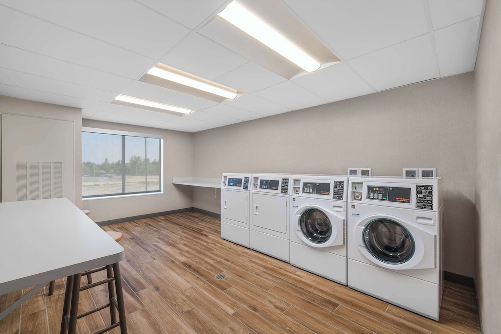 Hampton Inn & Suites by Hilton Bakersfield Central - photo 44