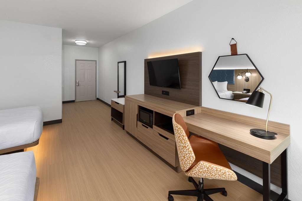 La Quinta Inn & Suites by Wyndham San Antonio Northwest - photo 35