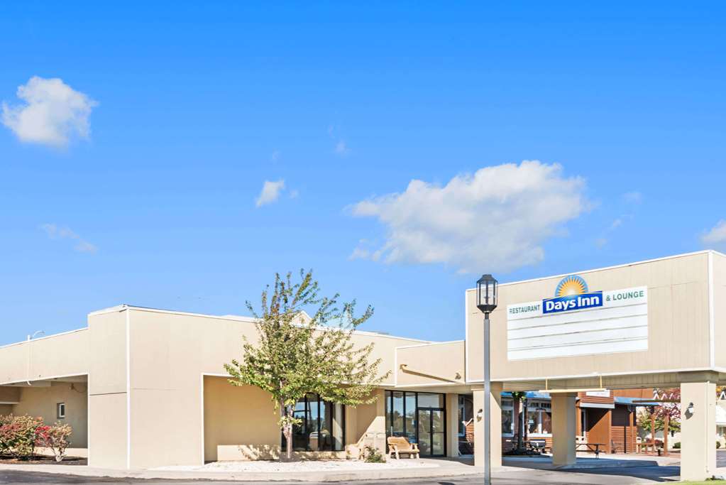 Days Inn by Wyndham Henrietta Rochester Area - featured photo